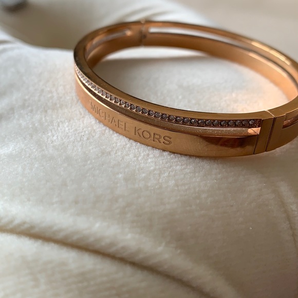 Rose gold Michael Kors bracelet with crystals - Picture 1 of 3
